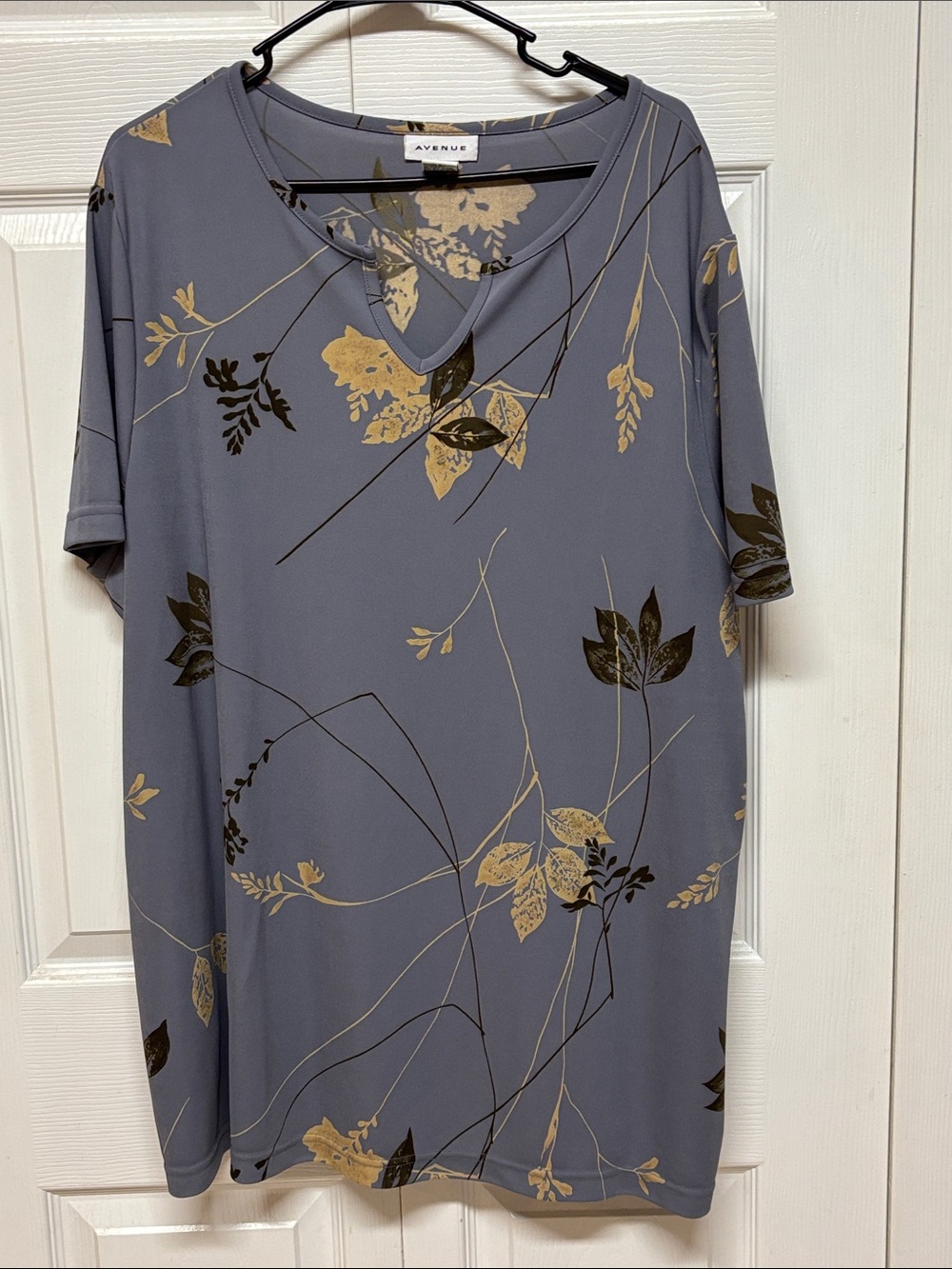Avenue Gray Floral Short-Sleeve Keyhole Tunic